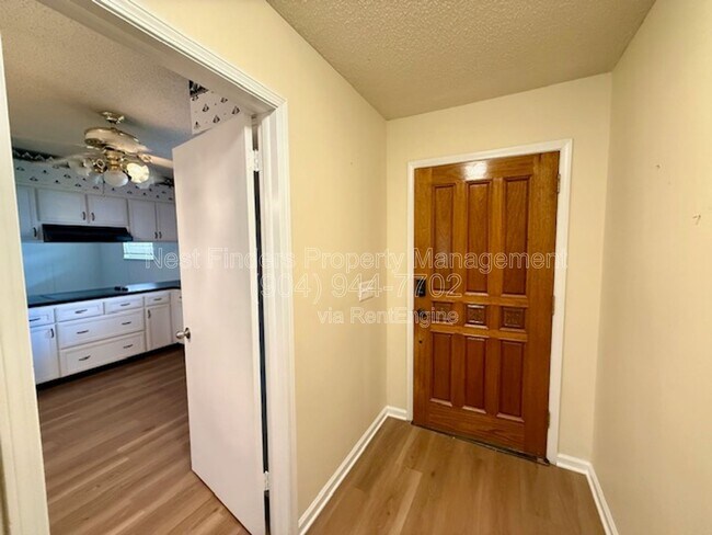 Building Photo - 5907 Gumwood Dr