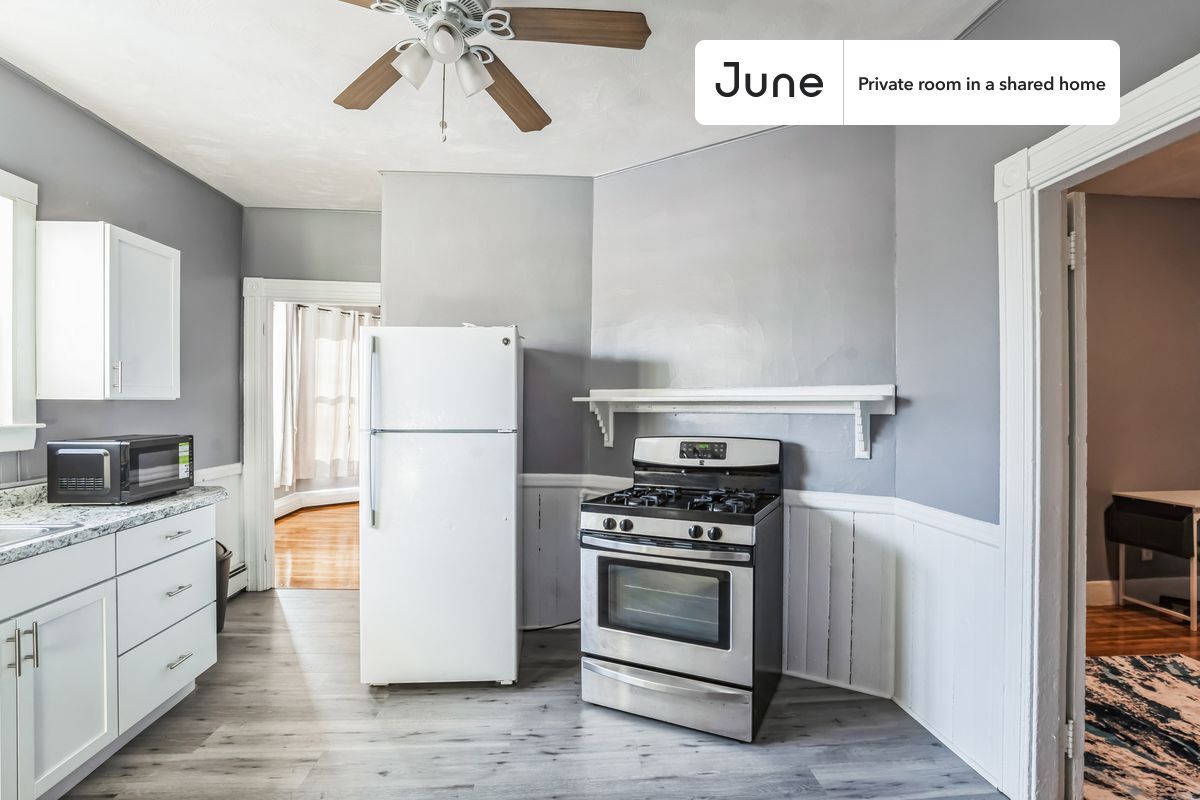 Building Photo - Room in Shared 4 bed/1.5 bath home