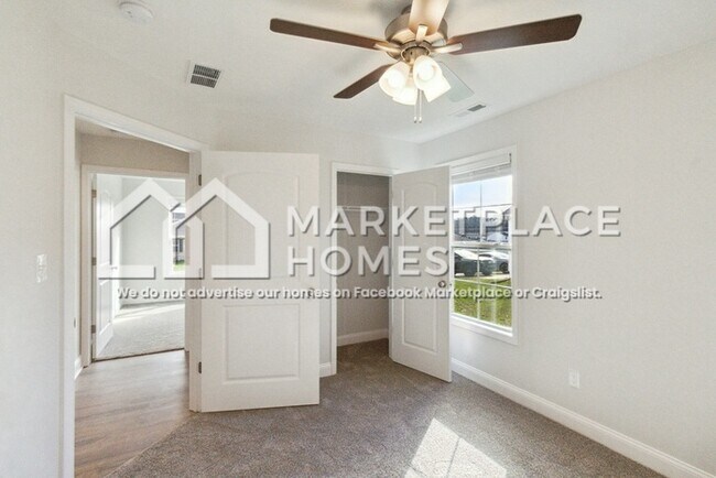 Building Photo - 441 Deluth Dr