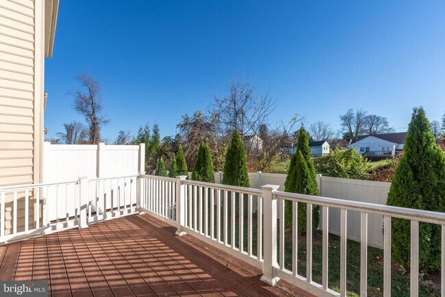 Building Photo - 3223 Clear Spring Dr