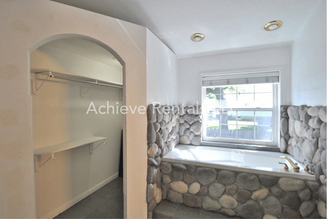 Building Photo - 170 S 460 E