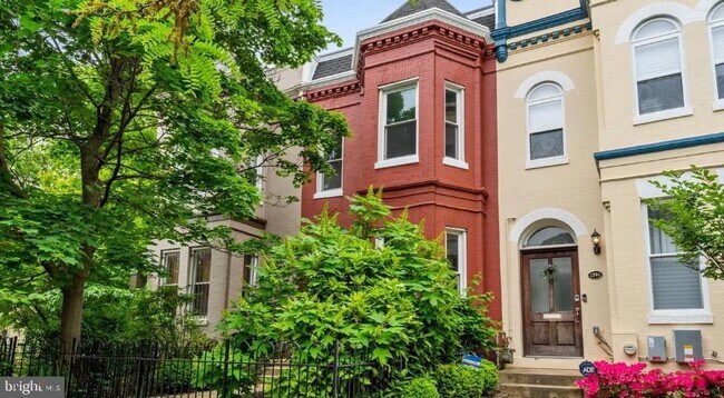 Primary Photo - 1393 F St NE