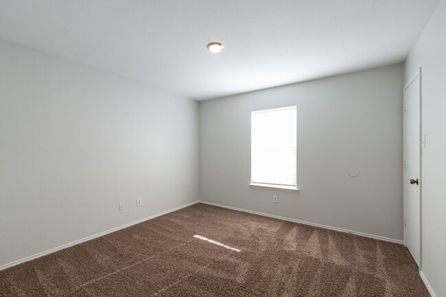 Building Photo - Spacious 4-Bedroom Home with Private Fenced Yard in Fort Worth