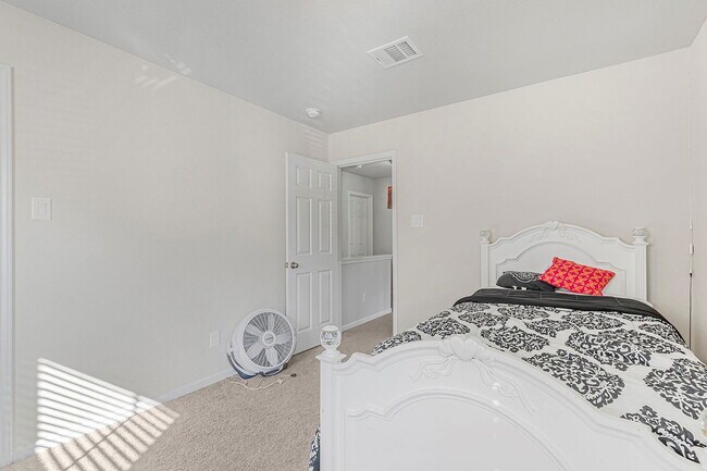Building Photo - 104 Camelot Pl Ct