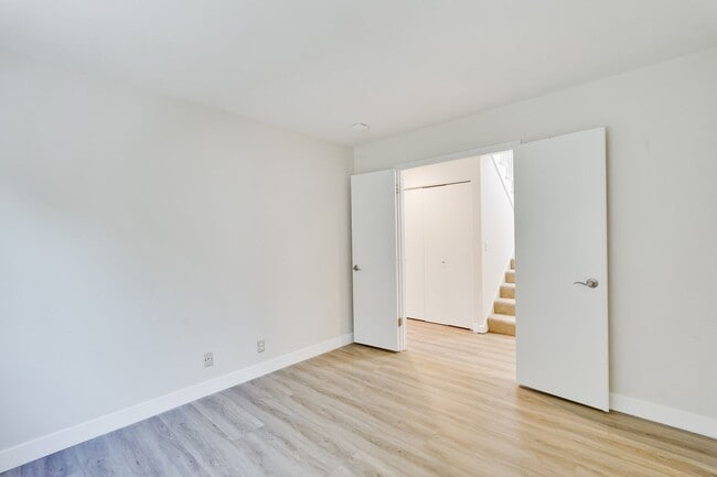 Building Photo - $8500-Mountain View  4 bedroom 3 baths in great neighborhood!