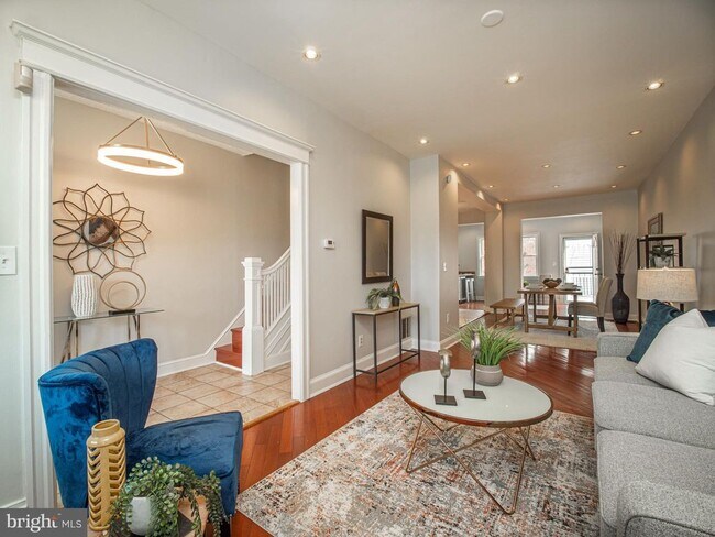 Building Photo - 905 K St NE