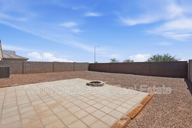 Building Photo - 2761 W Seaver Ave