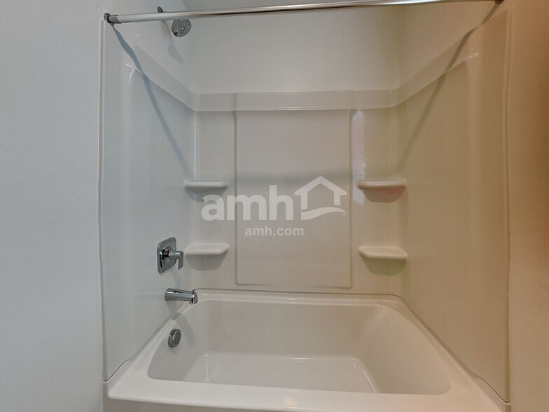 Building Photo - 20177 W Thomas Rd