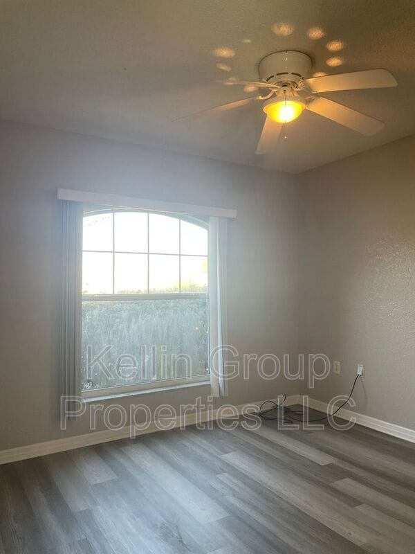 Building Photo - 1145 View Pointe Cir