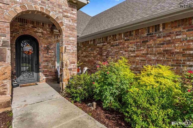 Building Photo - 4 Pillars Ct