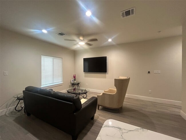 Building Photo - 5712 Harbrook Dr