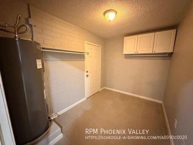 Building Photo - 301 N 3rd St