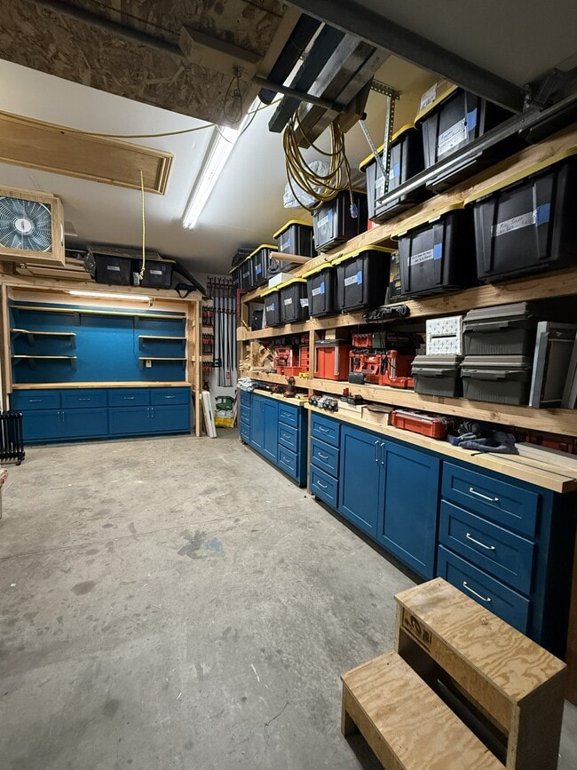 Building Photo - 443 NW Sandpiper Ave