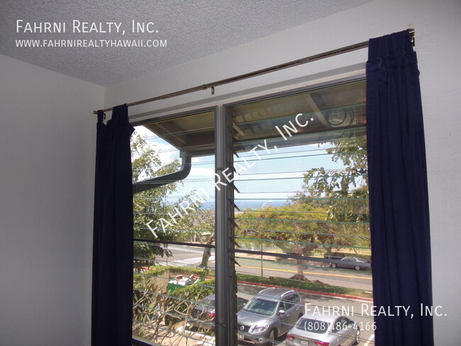 Building Photo - PALEHUA GARDENS - Upgraded 3 Bedroom Townhome