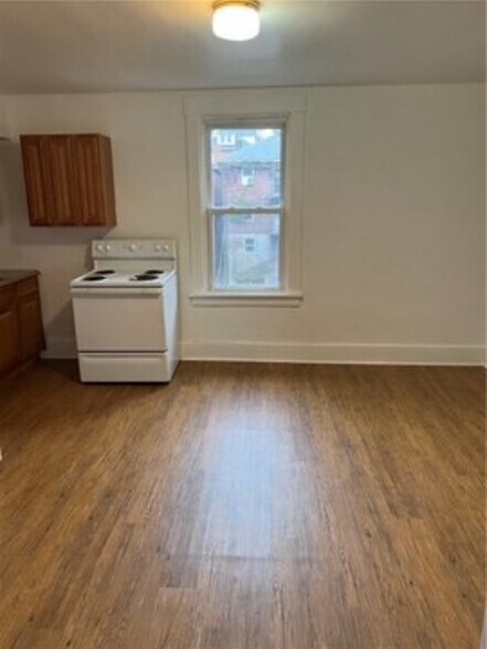 Building Photo - 121 Sumner Ave