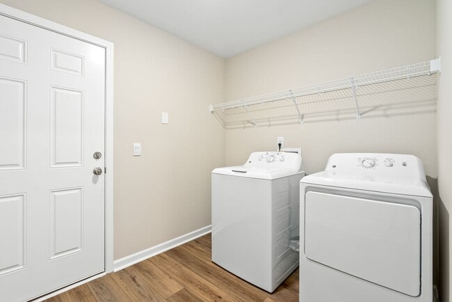 Building Photo - 1/2 off 1st months rent if you sign a lease by 6/1/26!