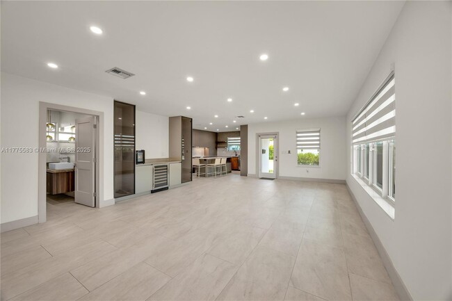 Building Photo - 2650 SW 65th Ave