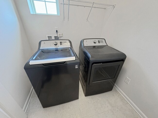 Building Photo - Stylish Living with Gas Cooking, Screened ...