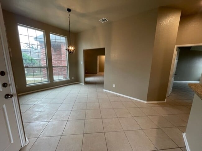 Building Photo - Beautiful One Story Home on a cul-de-sac near Lackland AFB