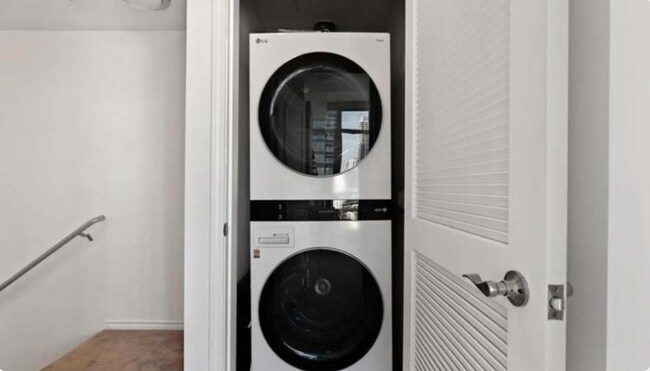 Building Photo - 1431 Pacific Hwy