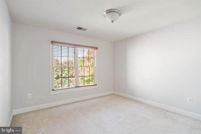 Building Photo - 2038 Madrillon Rd