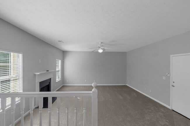 Building Photo - Impressive 3 Bed, 2.5 Bath Home