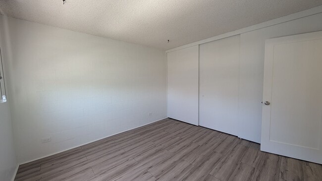 Building Photo - Beautifully Renovated 1/1/1 at Kalakaua Sands