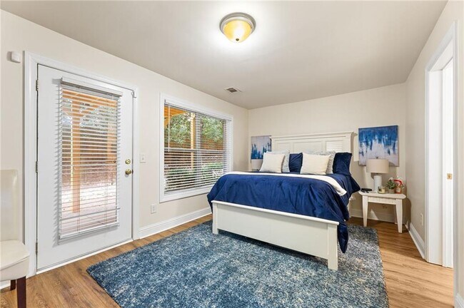 Building Photo - 10914 Gallier St