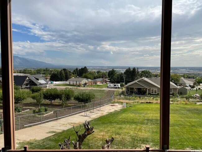 Building Photo - 5 bedroom in Pleasant View UT 84414