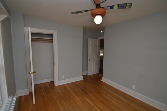 Building Photo - 146 Melrose St