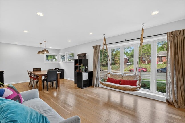 Building Photo - 2015 N Woodstock St