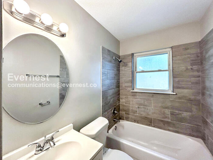 Building Photo - 1582 Custer Dr