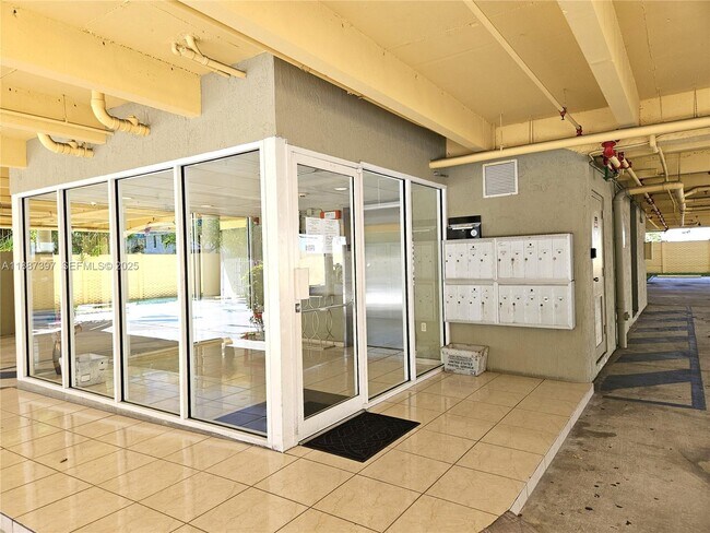 Building Photo - 437 SW 7th St