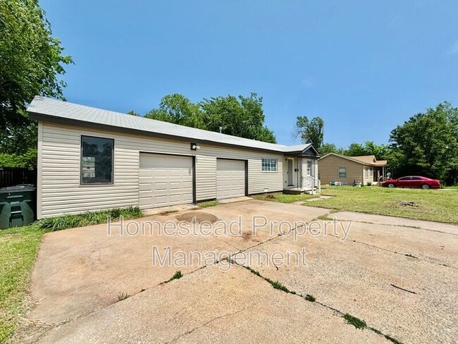 Building Photo - 4101 SE 42nd St