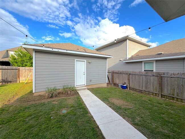 Building Photo - 2004 Pecan Island Dr