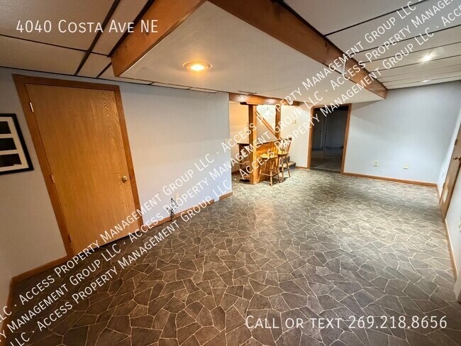 Building Photo - 4040 Costa Ave NE