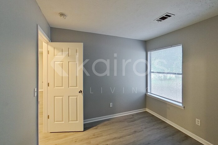 Building Photo - 8959 Ashwood Dr