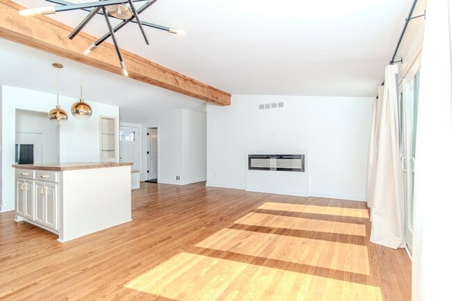 Building Photo - Charming & Updated 3-Bedroom Home for Lease in Birmingham