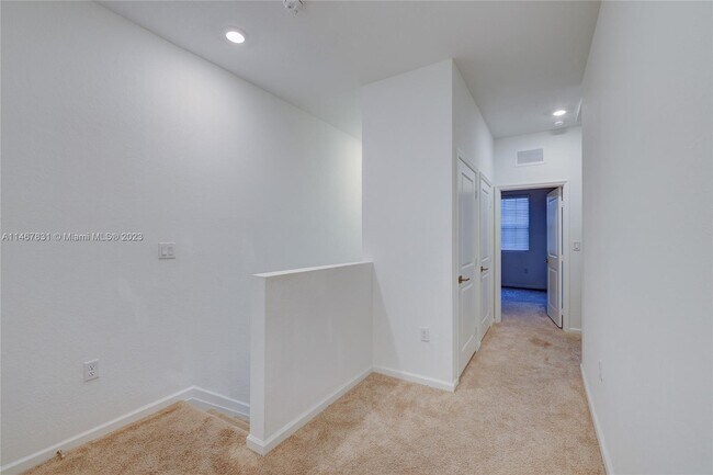 Building Photo - 1170 SW 7th Ct