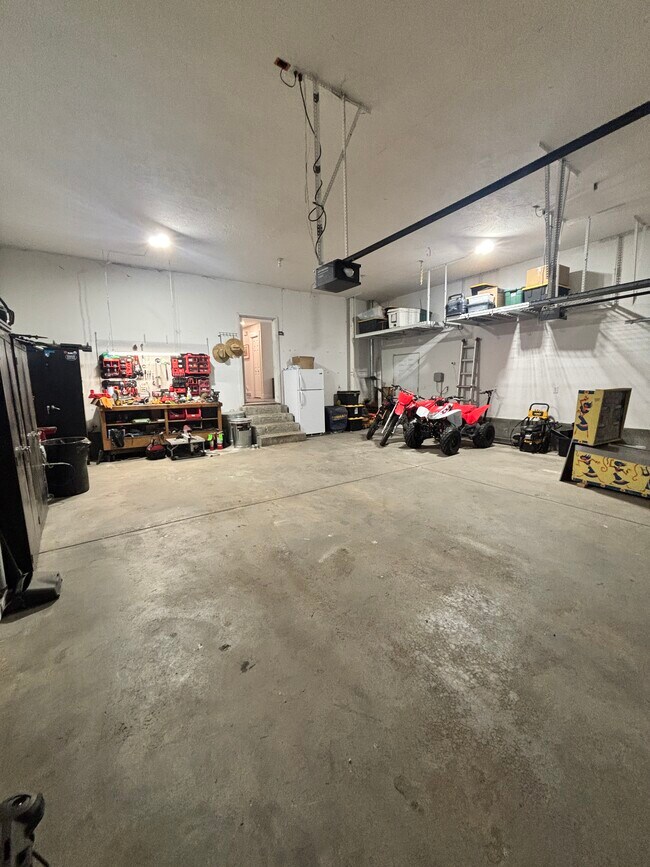 Building Photo - 78 E 3000 S St