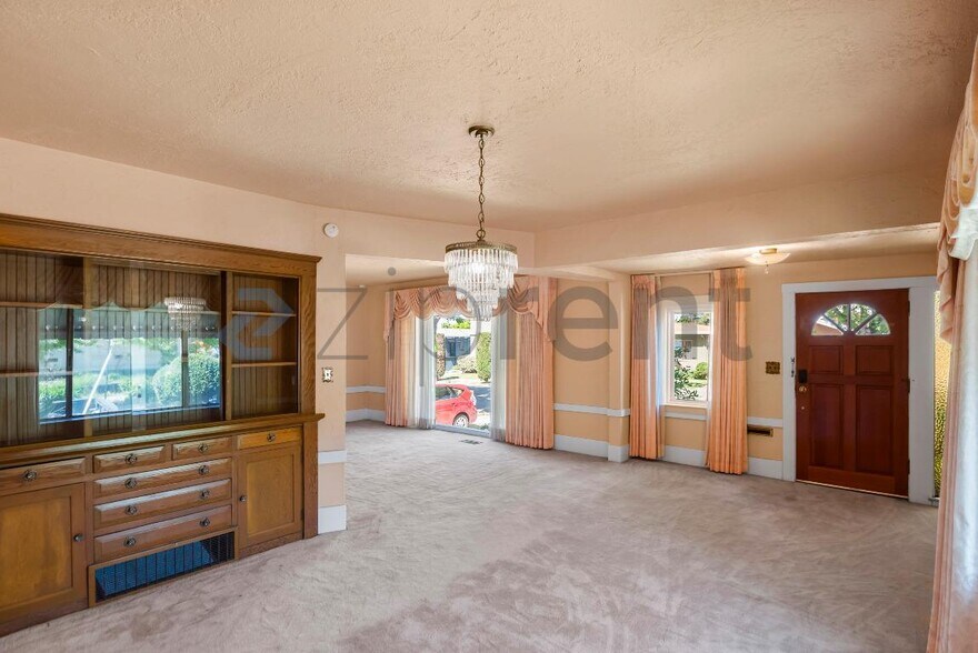 Building Photo - 1240 Parker St