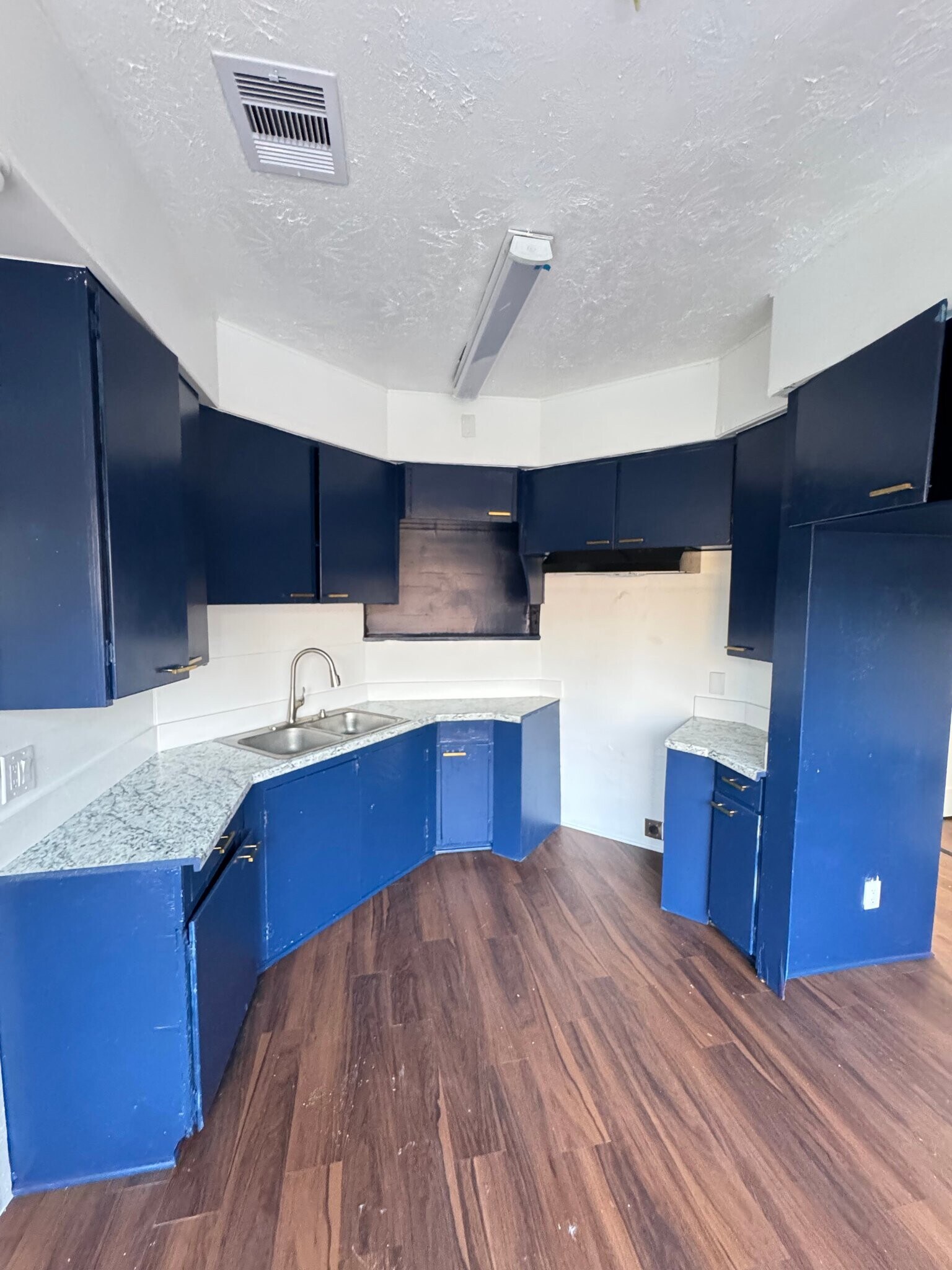 Building Photo - 878 Granville Dr