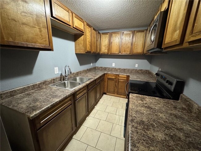 Building Photo - 1105 Adams St