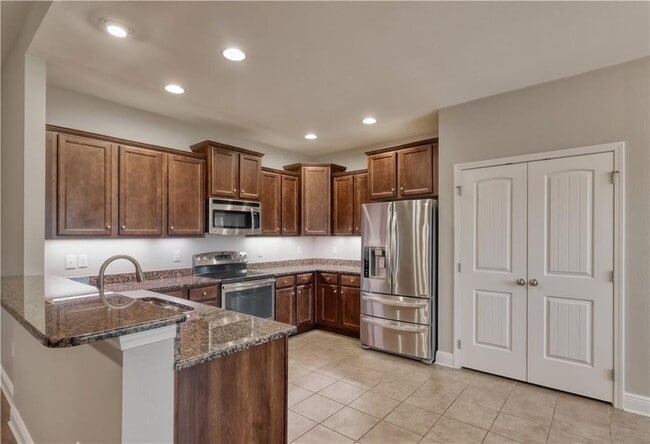 Building Photo - 657 Parish Lakes Dr