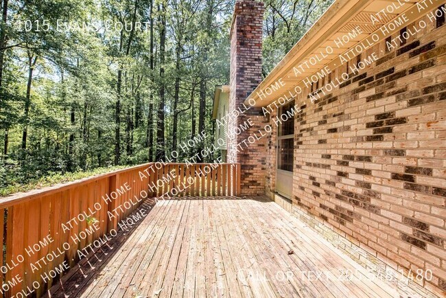 Building Photo - 1015 Evans Ct