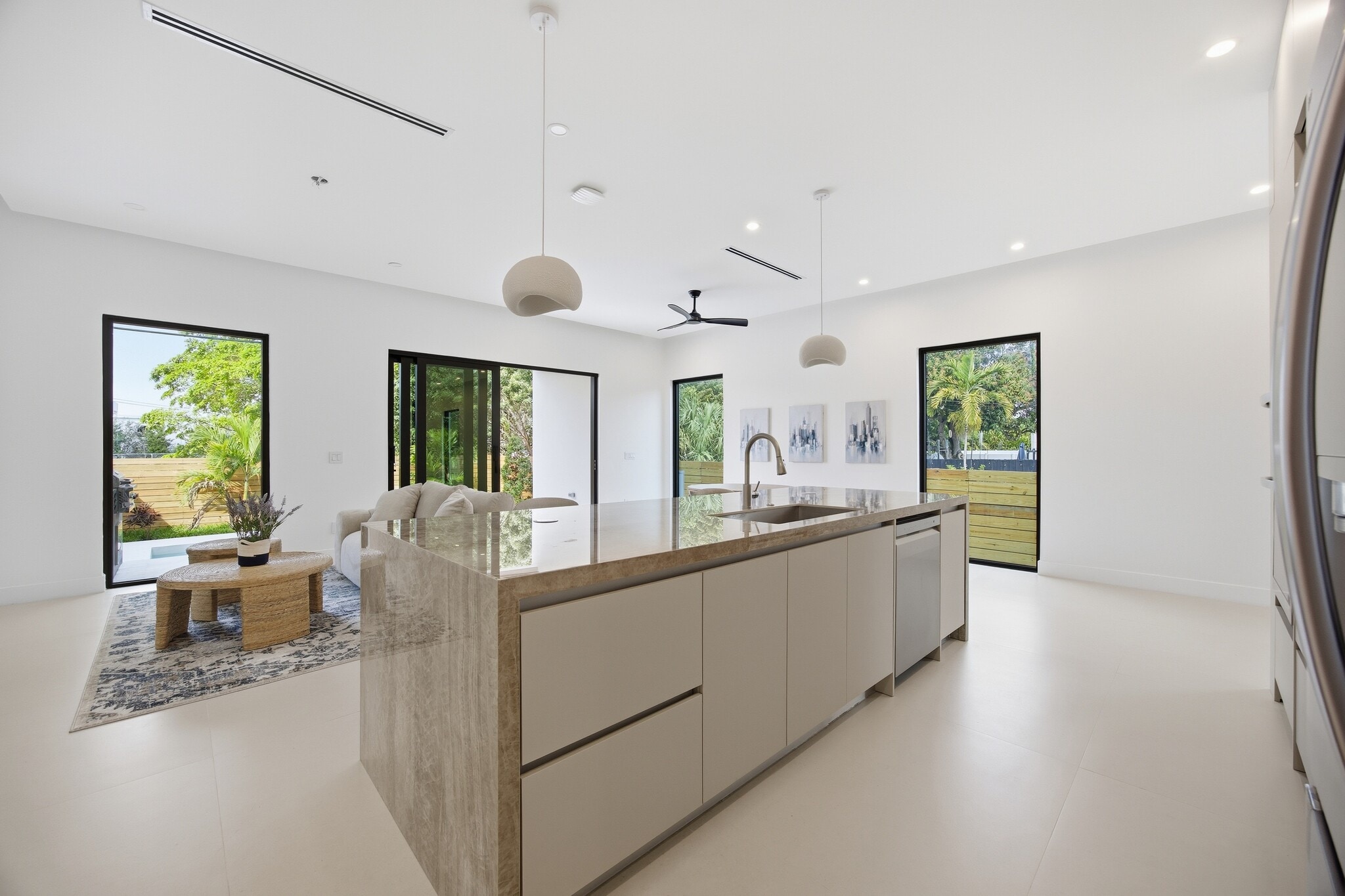 Building Photo - 1319 NE 13th Ave