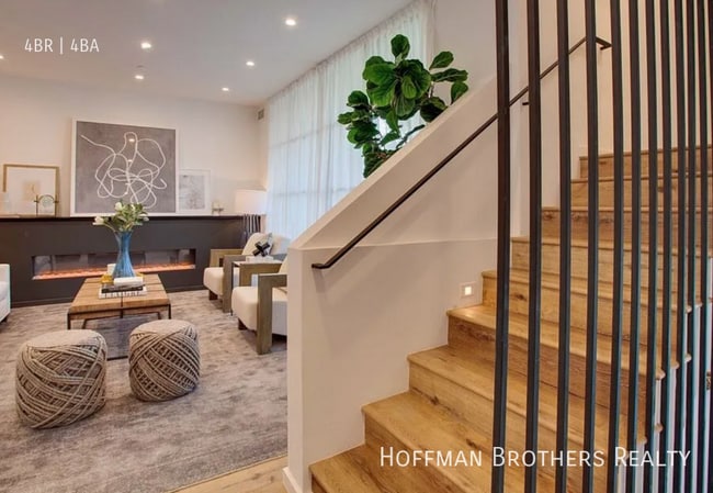 Building Photo - 1254 N Las Palmas Ave