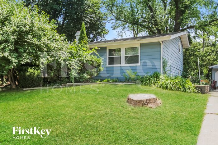Building Photo - 905 Garfield Dr