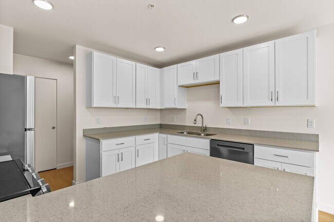 Building Photo - 2901 SE Salem Ave