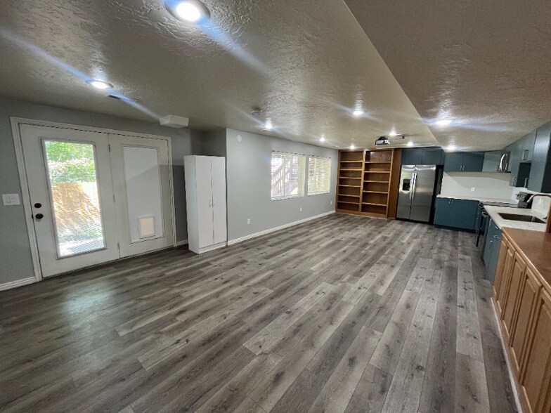Building Photo - 6624 S Bouchelle Cv